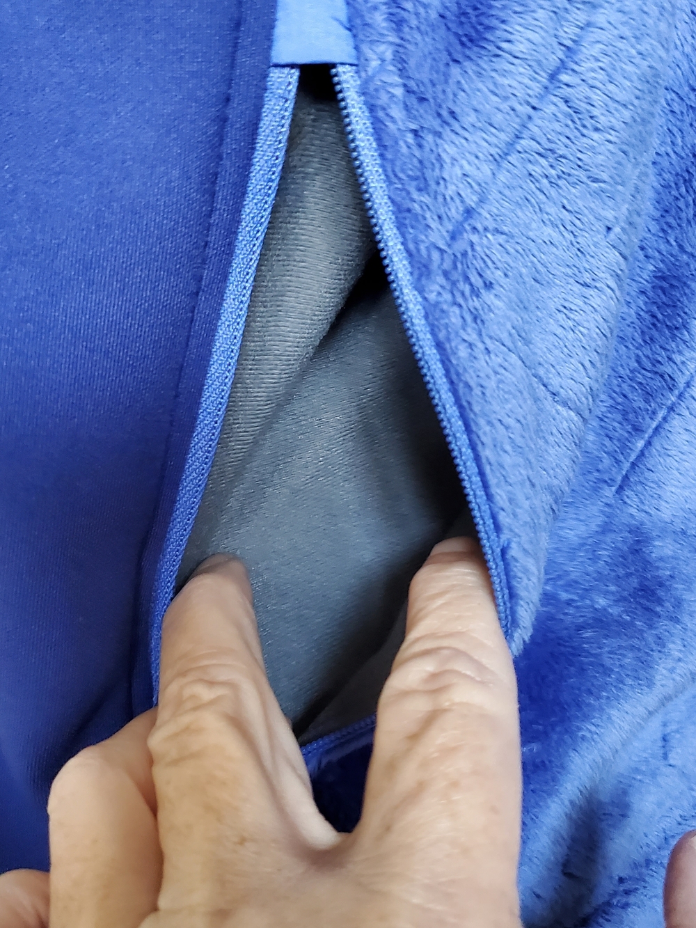 Mountain Hardwear Quilted Royal Blue Fleece Vest.  Size Large - Picture 3 of 8